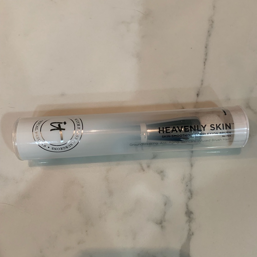 IT Cosmetics Brush #704 Brand New!